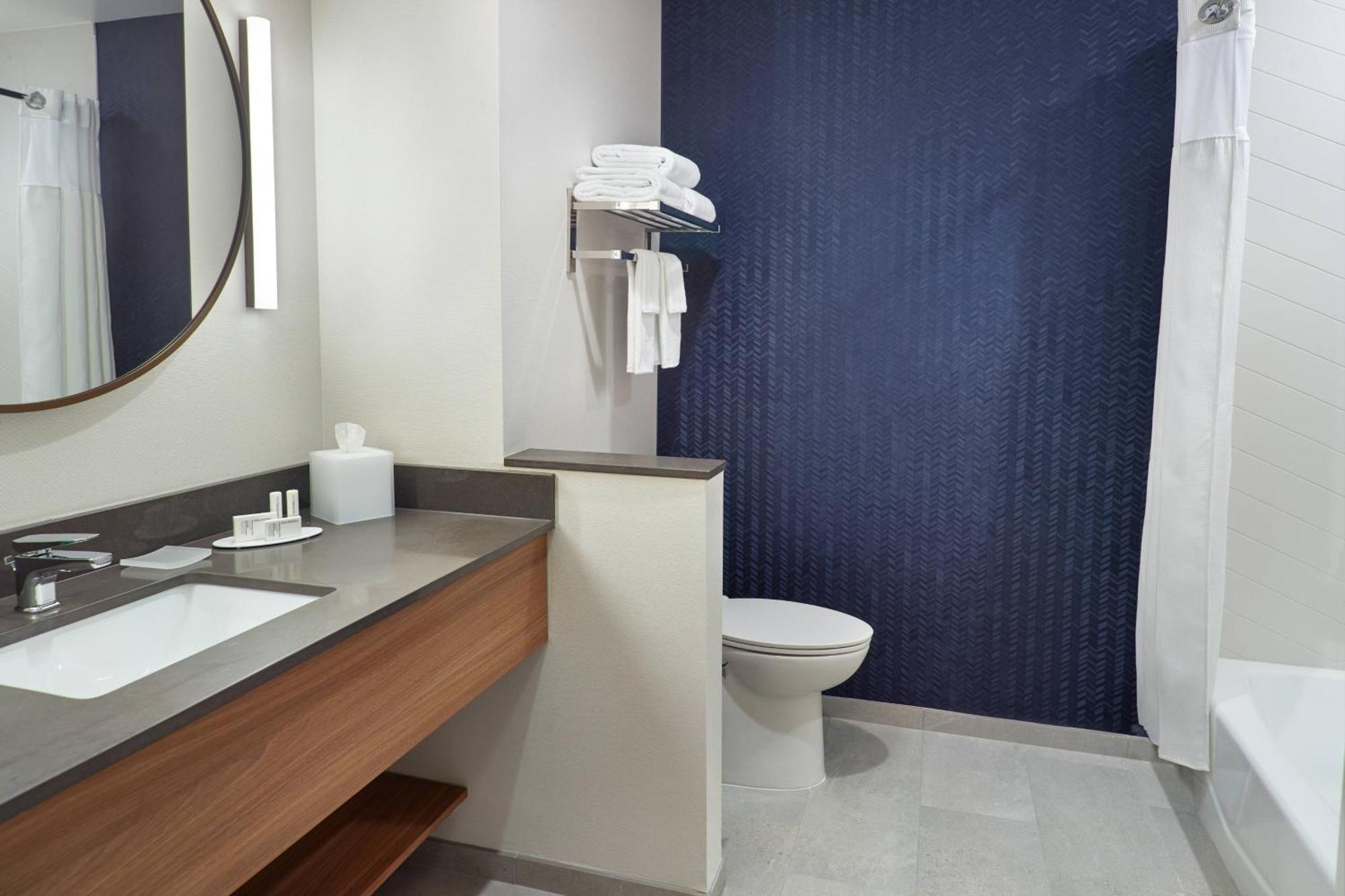 Fairfield Inn & Suites By Marriott Athens-University Area Exterior photo